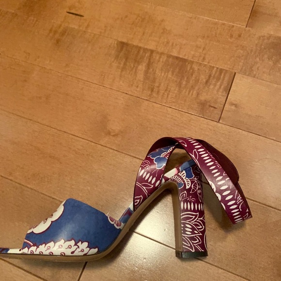 ✨ VALENTINO size 6.5 wedges- offers welcomed!!!!!✨ - Picture 4 of 8